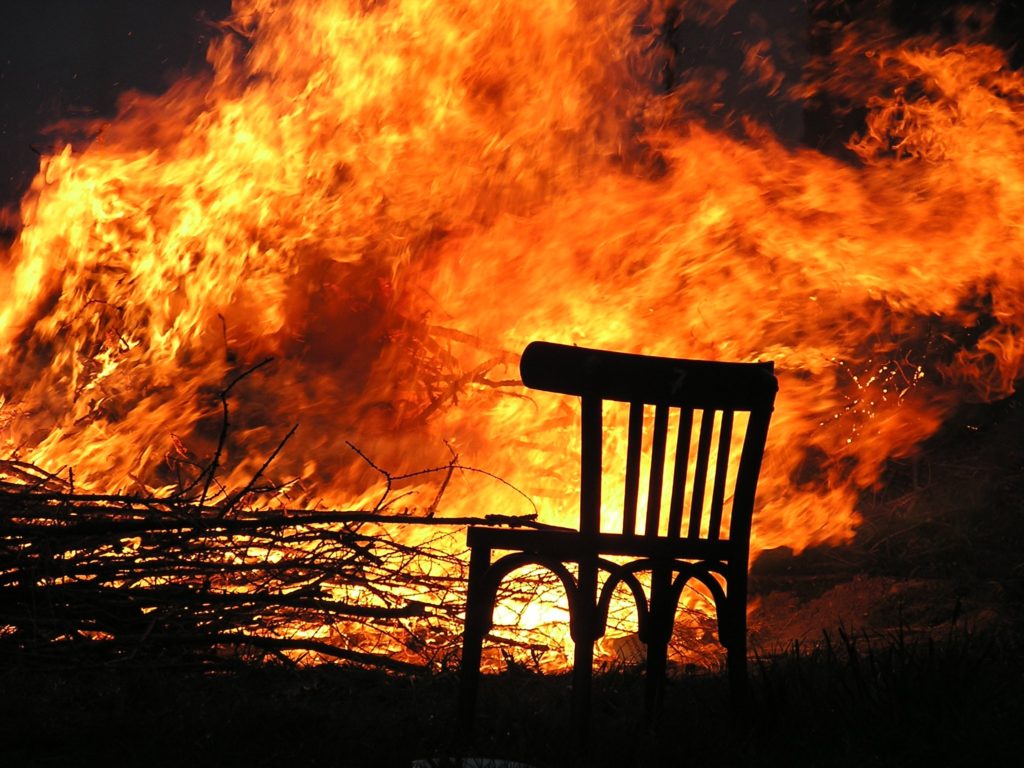 sunset chair evening flame fire bonfire 1018455 pxhere.com 1